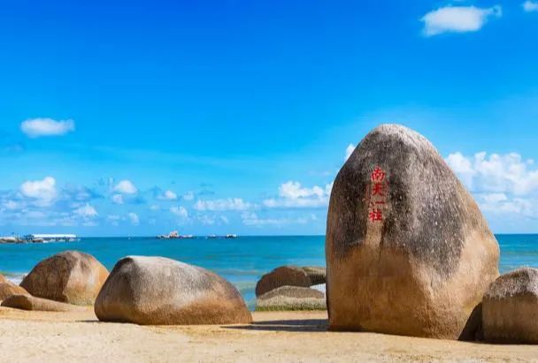 高温下的阳光沙滩海浪,为什么现在不出国也能买免税产品