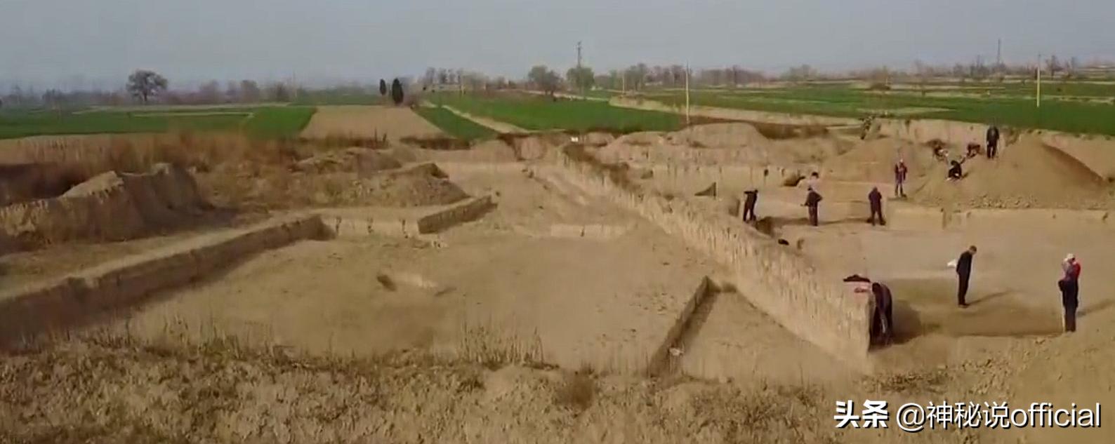 考古挖掘石器时代古墓,史前古墓出土文物