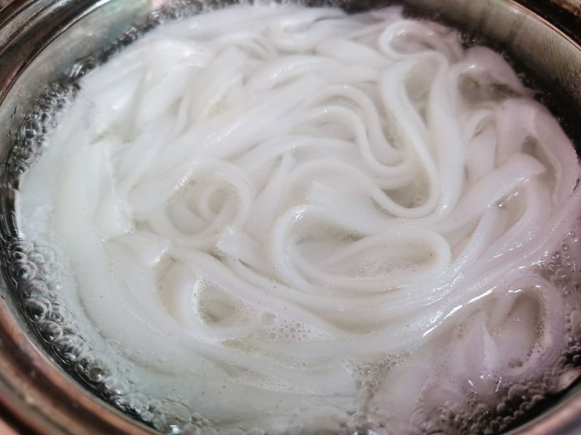 青菜西红柿粉条汤的做法,粉条西红柿汤的家常做法