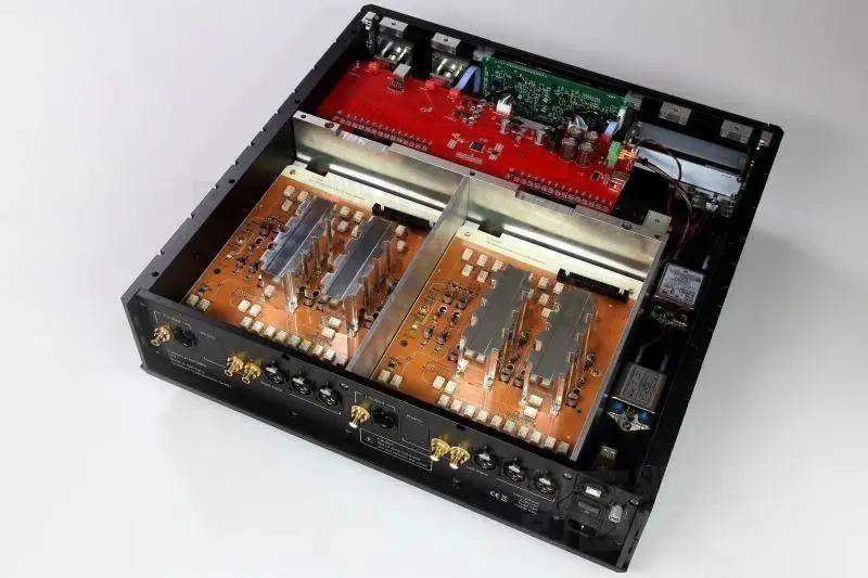 这只“火鸟”是白色的，CessaroFirebird扬声器