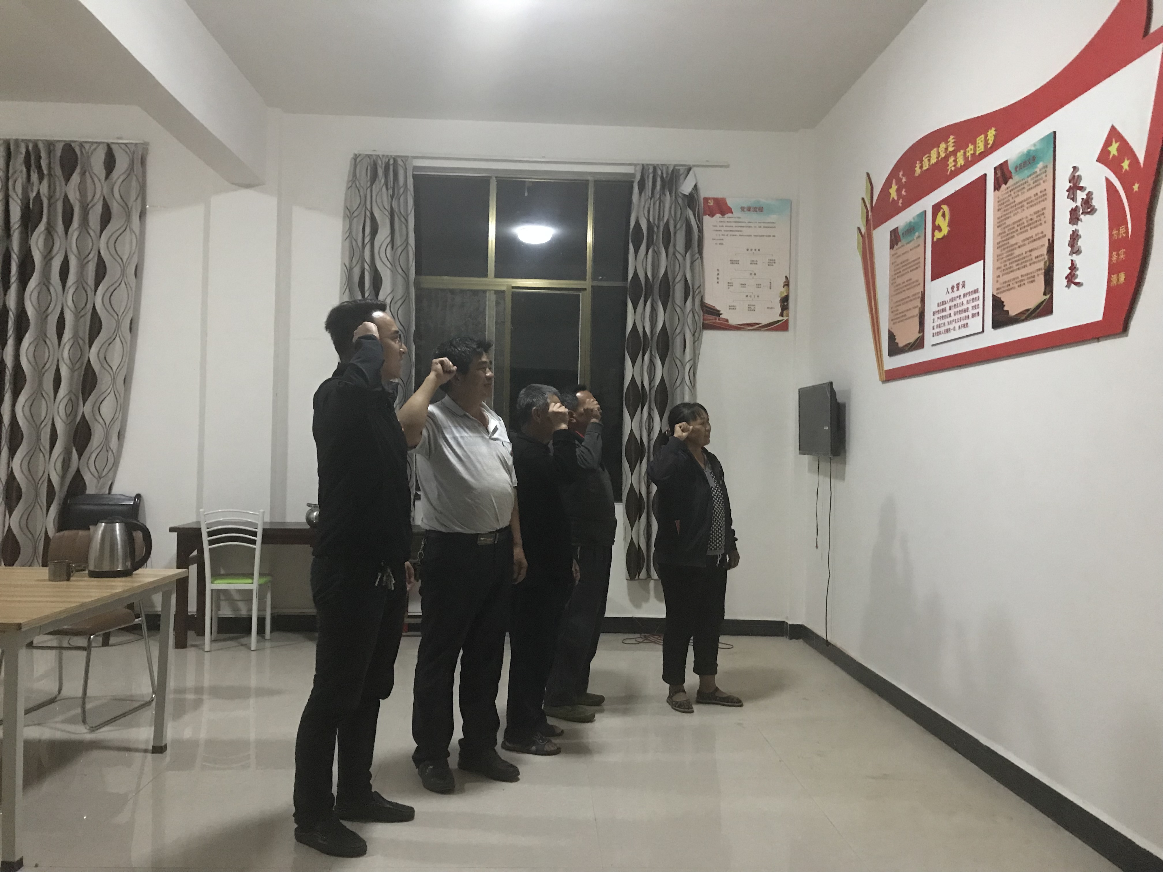 浙大干部景东扶贫：贫困发生率从12.64%降至3.49%，村民都拿他当自家人！