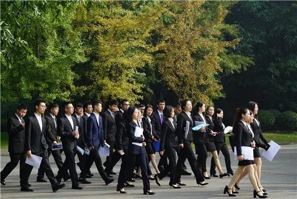 药学本科毕业后何去何从,药学毕业的好建议