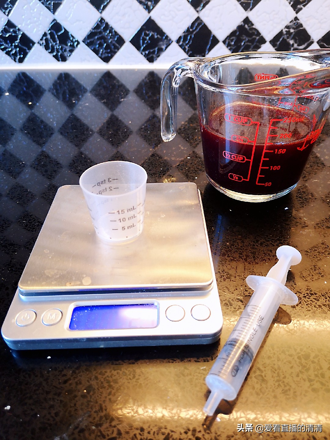 热水器溢水管防反水有用吗,热水器水养鱼行吗