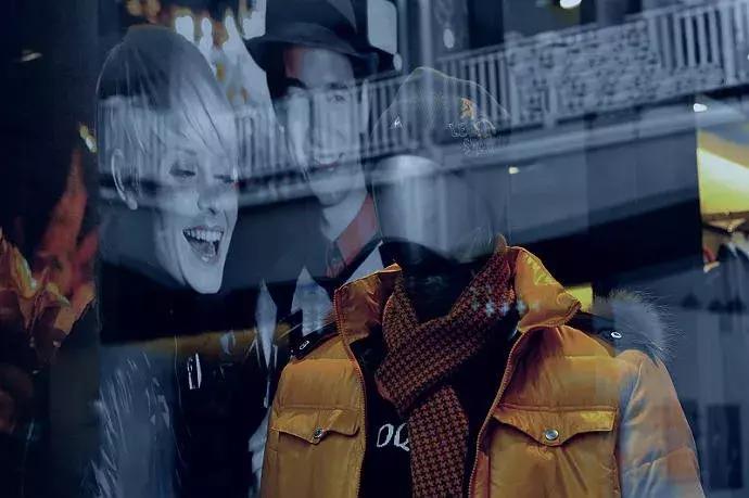 怎么让橱窗玻璃不反光,橱窗怎么遮阳又能保持通透