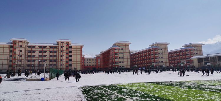 顶风冒雪抗严寒，战天斗地忍饥饿-布拖纪实