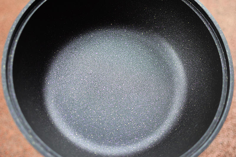 厨房空间开拓者---英国帝伯朗不粘锅,享受生活中美食的冲击