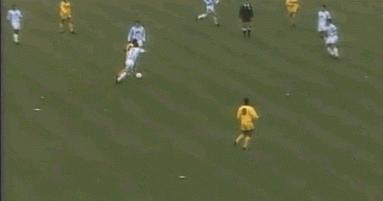 破产酒鬼的球鞋拍卖值6万，加图索的恩人名字成为香港路名