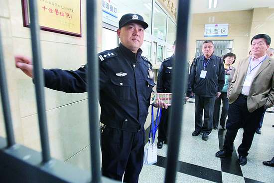 死刑犯王立华最后一夜,枪决前泪流满面地忏悔,民警:他不是真心