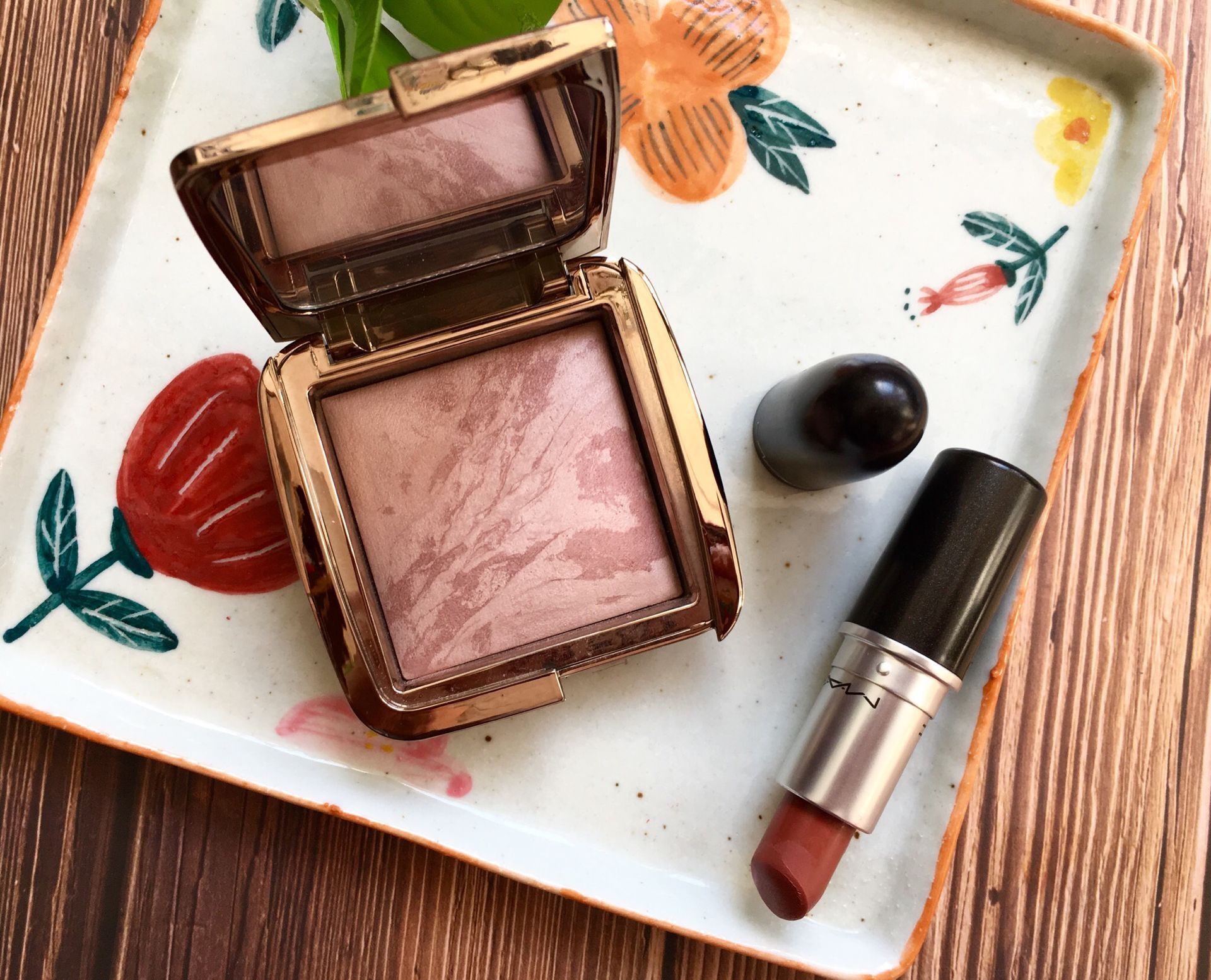 润唇膏和口红如何搭配,日常搭配需要几支口红