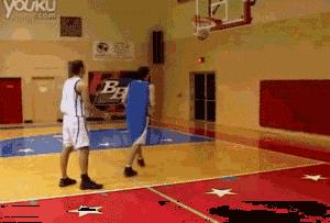 背身停球射门,背身十字进攻