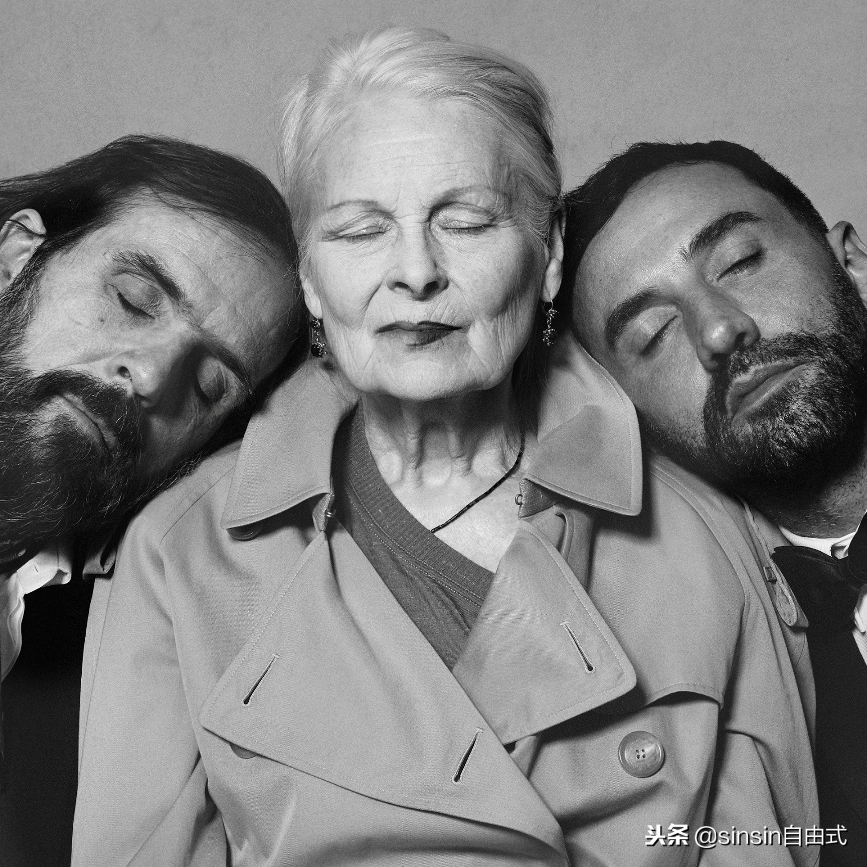 「时尚」1组机刻花纹行李包几件尼龙羽绒夹克衫还有3项跨界合作款