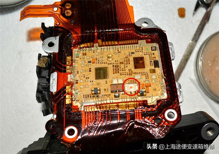 09年宝马730修变速箱讲解,2011年宝马730变速箱传感器故障