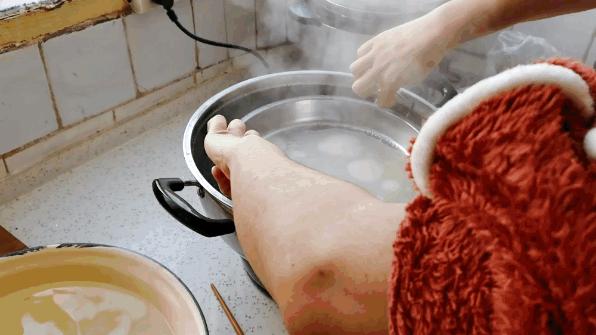 懒人凉皮面糊要注意什么,平底锅凉皮做出来发粘开裂