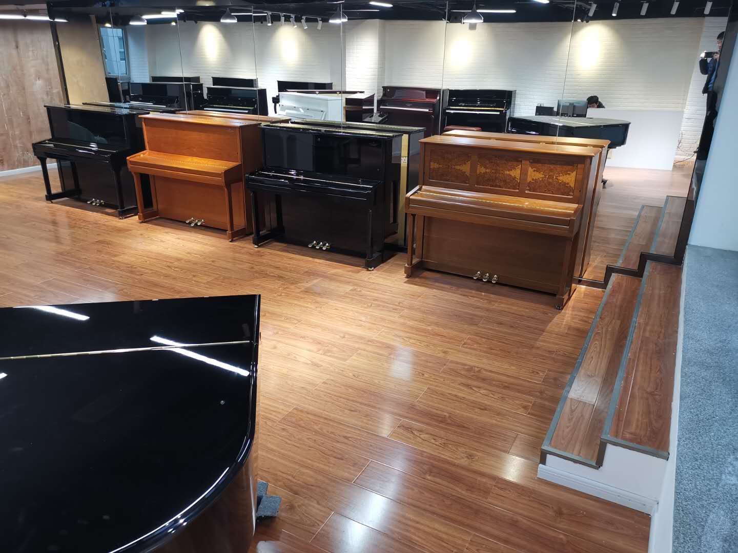 博兰斯勒和雅马哈钢琴哪个好,3万买进口还是国产的钢琴好