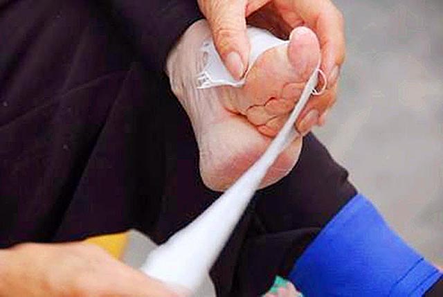 纤妙说应难，须从掌上看，古代为何要用裹小脚的方式对待女性