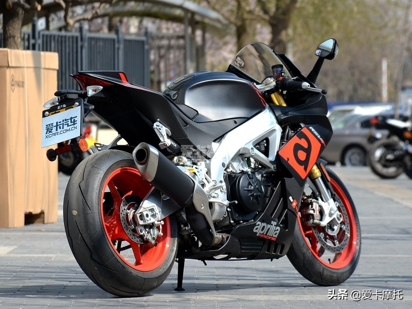 推荐车的长腿小姐姐,新手骑仿赛摩托车推荐