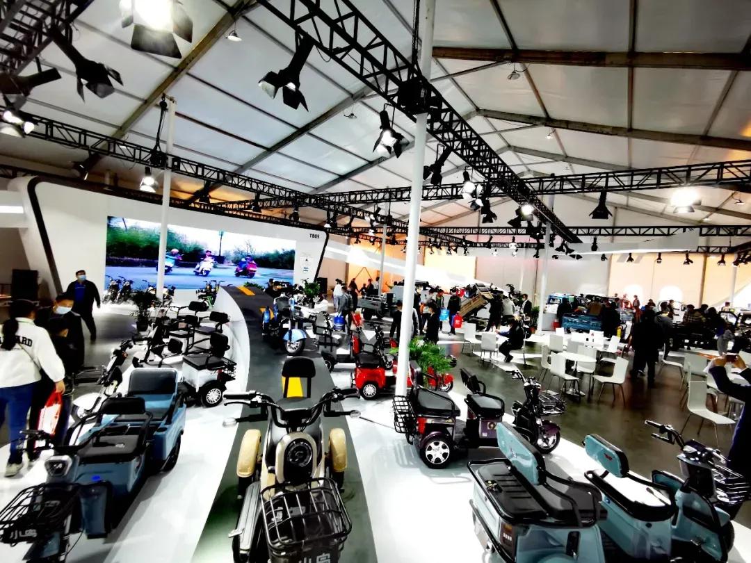 小鸟电动车和雅迪电动车哪个好,小鸟电动车和速派奇电动车哪个好