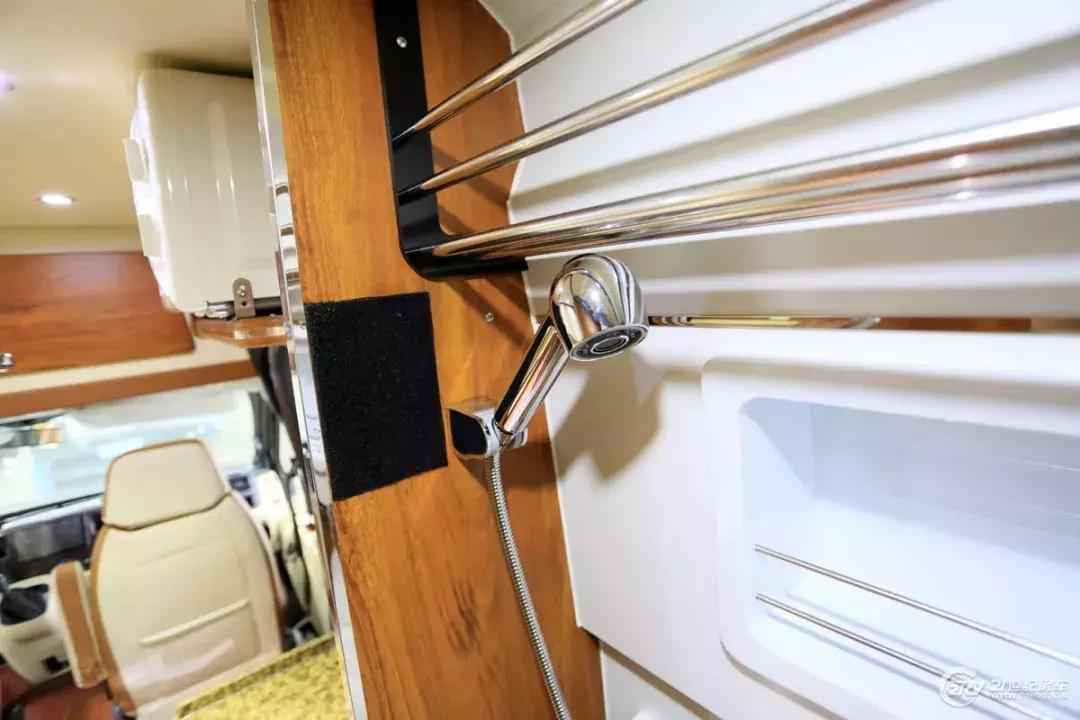 可住4人b型房车,最合理的b型房车布局4座