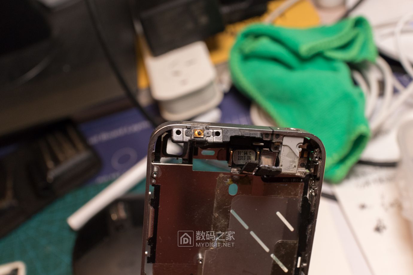 把未拆封的iphone4做成标本,iphone4被做成标本