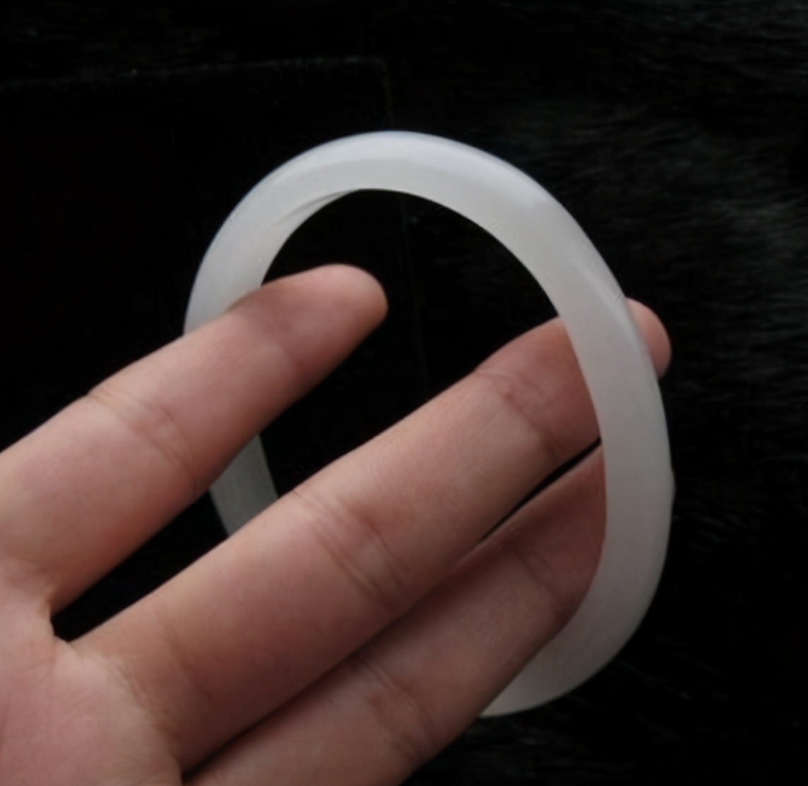 教您如何测量合适自己的手镯,怎样测量自己戴多大的玉镯