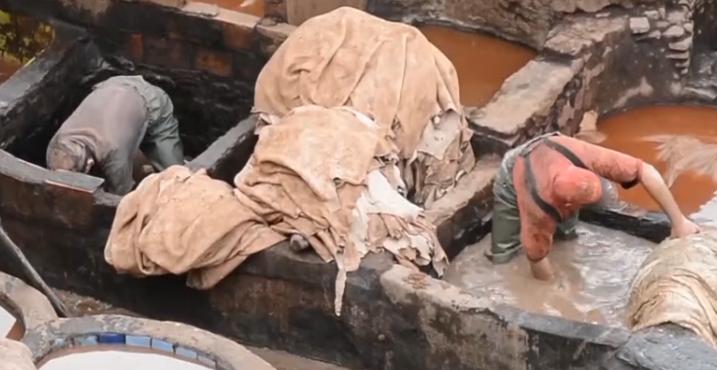 摩洛哥古法制皮视频,摩洛哥皮革制作全过程