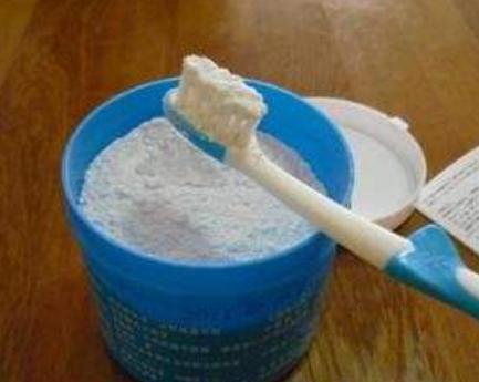 牙缝里黑色污垢是蛀牙吗,牙缝里黑垢能洗掉吗