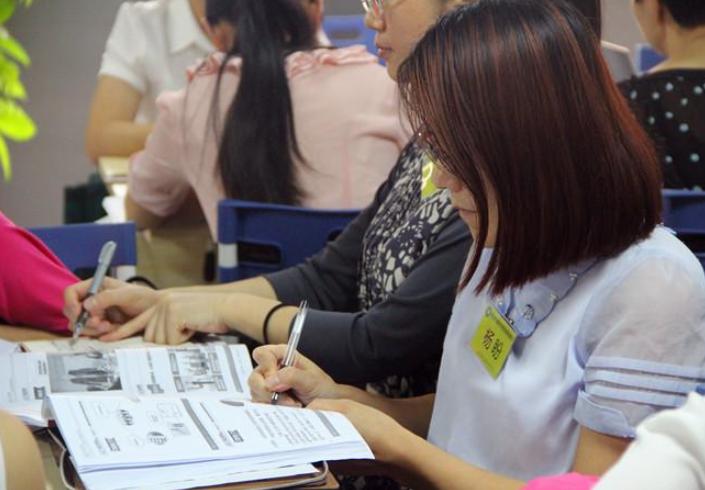 女生报考专科专业就业前景排名,女生读专科选什么专业更好