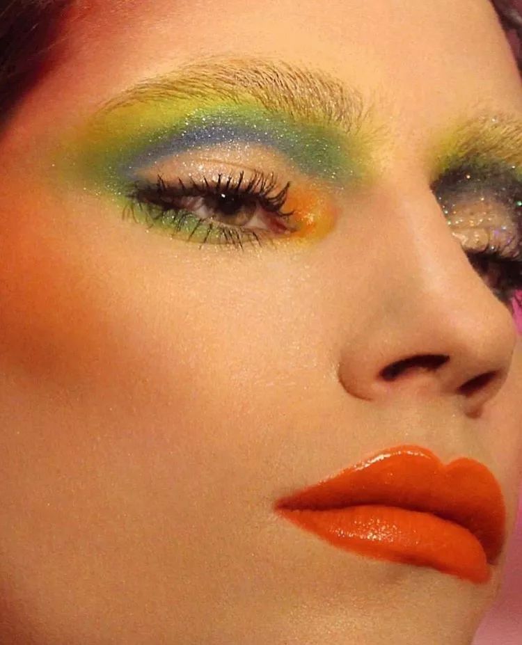 最流行显白的微潮色低调,显白又适合素颜的潮色