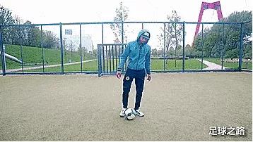 足球花式过人动作教学,花式足球杂耍穿裆过人技巧集