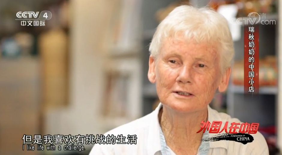 七十多岁的老奶奶为孙子赚钱救命,奶奶坚持40年帮困难老人