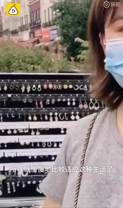 现在摆地摊卖什么最火最赚钱呀,摆地摊到底有多赚钱