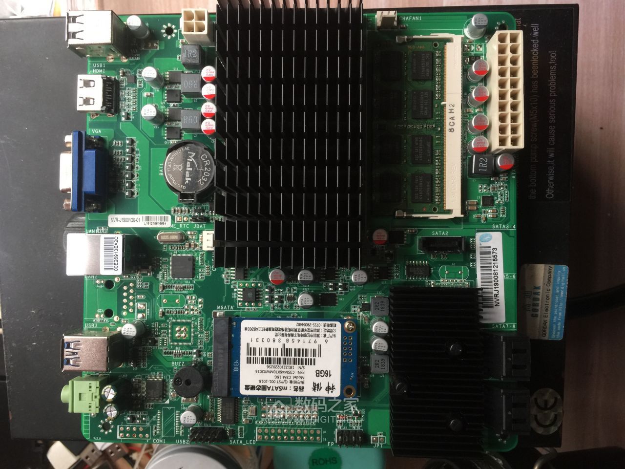 矿机“蜗牛星际”改造飞线增加PCI-E接口，配有线网卡和无线网卡