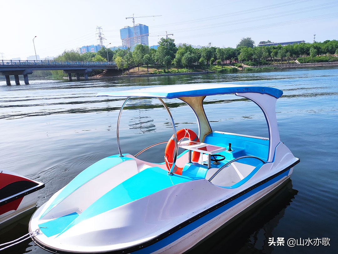 石家庄高新区这座公园，绿草茵茵电船驰行，还有两座别致的网红桥