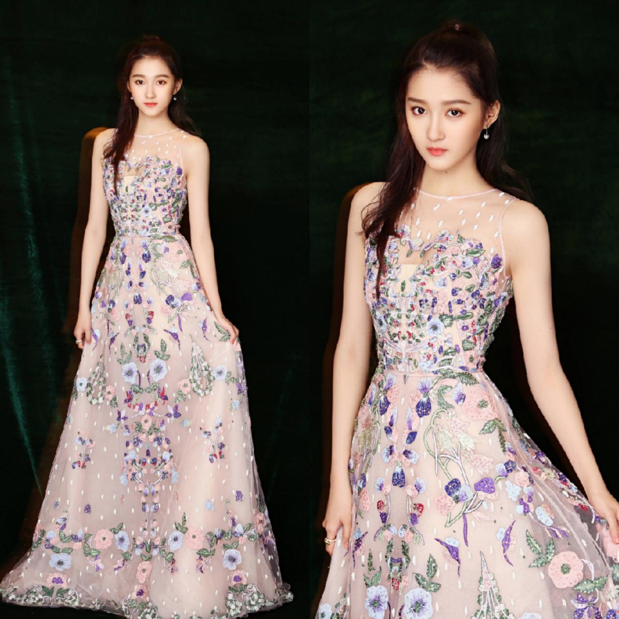 原来关晓彤也有傲人身材,关晓彤恋爱3年