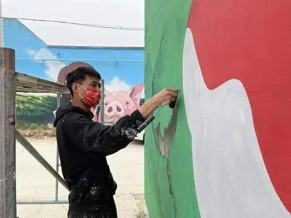 河南90后小伙返乡创业画画,80后农村小伙辞职在家画画