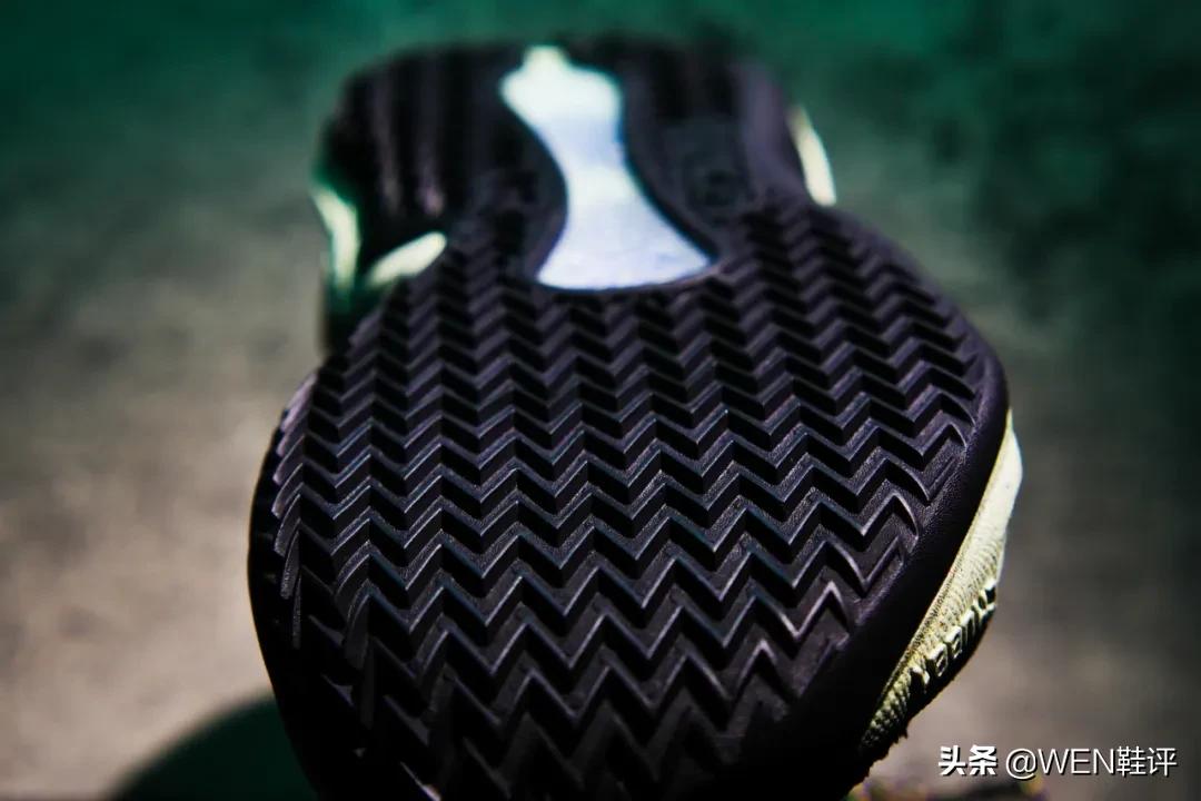 一双绿色的nike跑鞋,nike垃圾环保鞋2代尺码