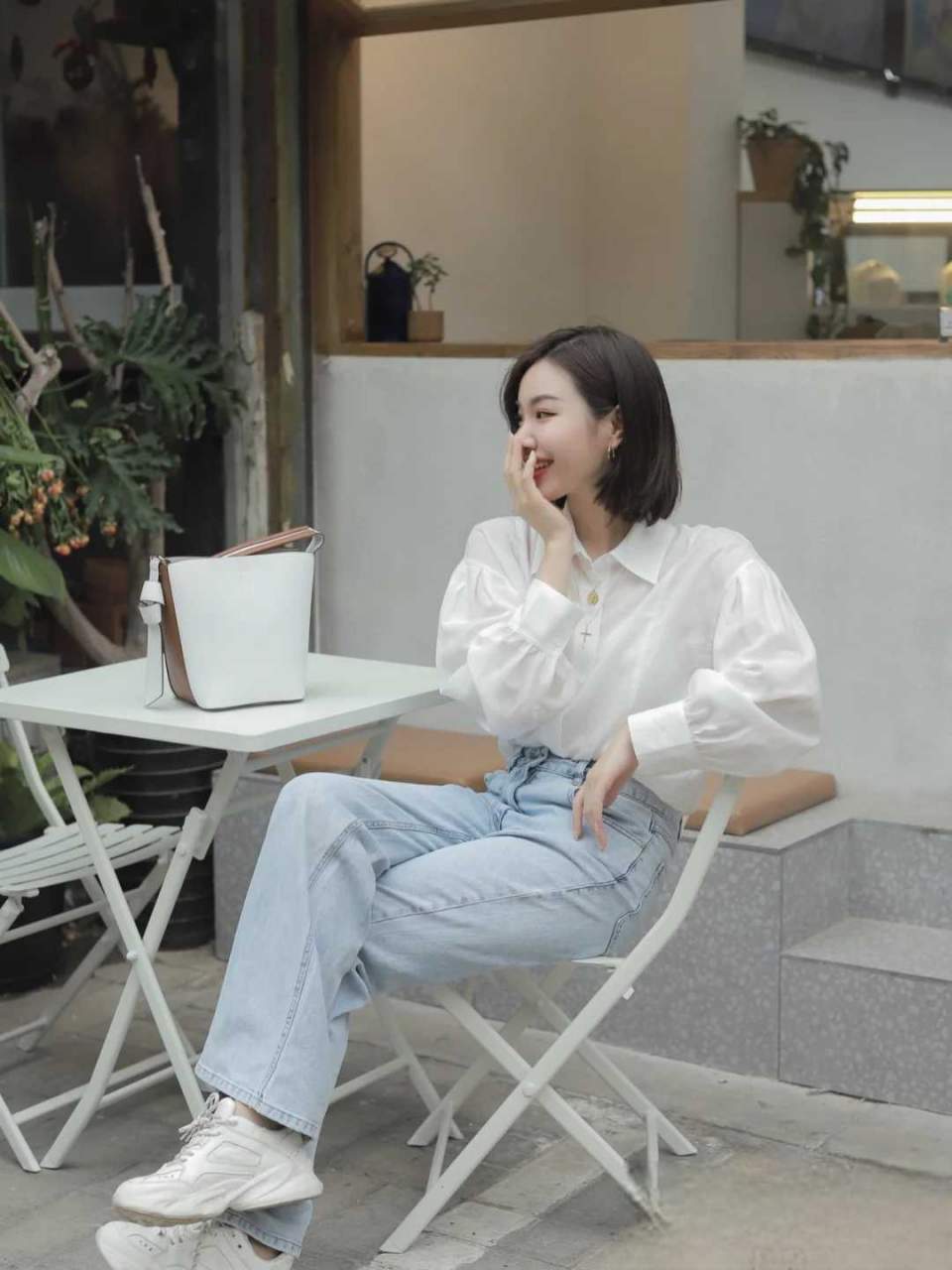 牛仔裤搭配冰丝短袖t恤,普通t恤搭配牛仔裤怎么穿好看