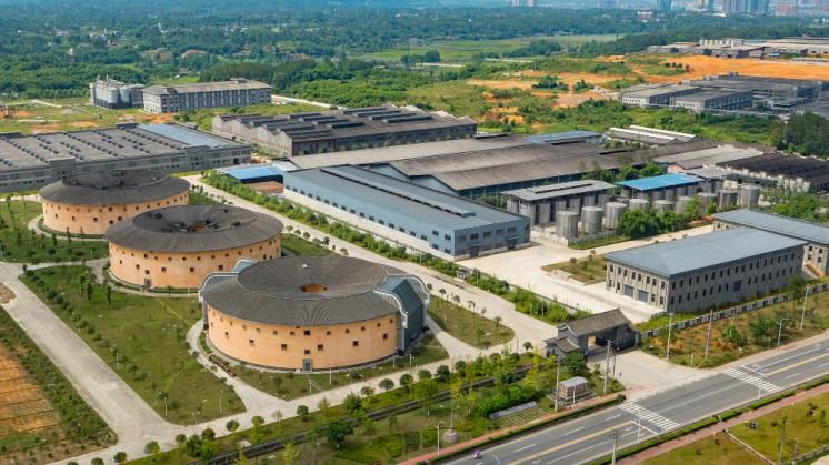 为什么洲际英迪格等大牌，美国艺术家都涌入这座偏远小镇？