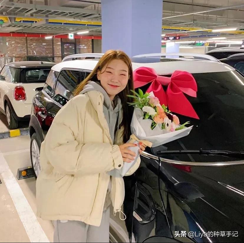 满大街都是骆驼羽绒服,满大街都在穿皮草外套长靴真洋气