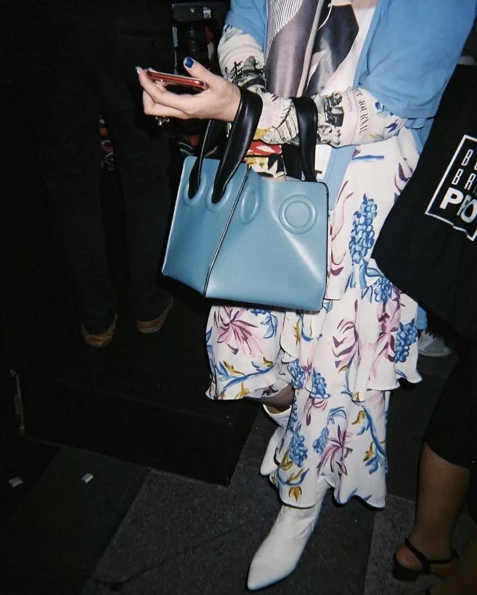 最新款的腰包简单一点,斜挎腰包最值得入手的大牌