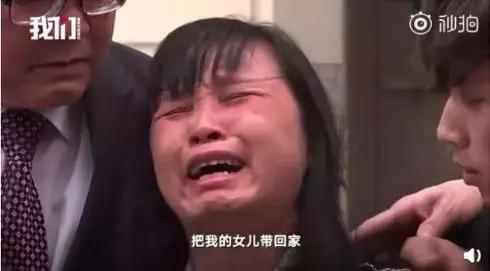 女孩深夜被暴打28次，当街扒衣拖行：孩子，你不必那么善良