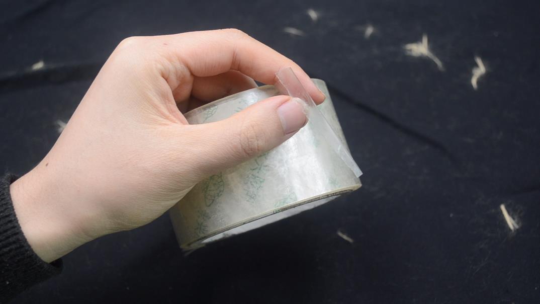 衣服混洗沾满毛絮怎么去除,衣服洗完粘毛了处理小妙招