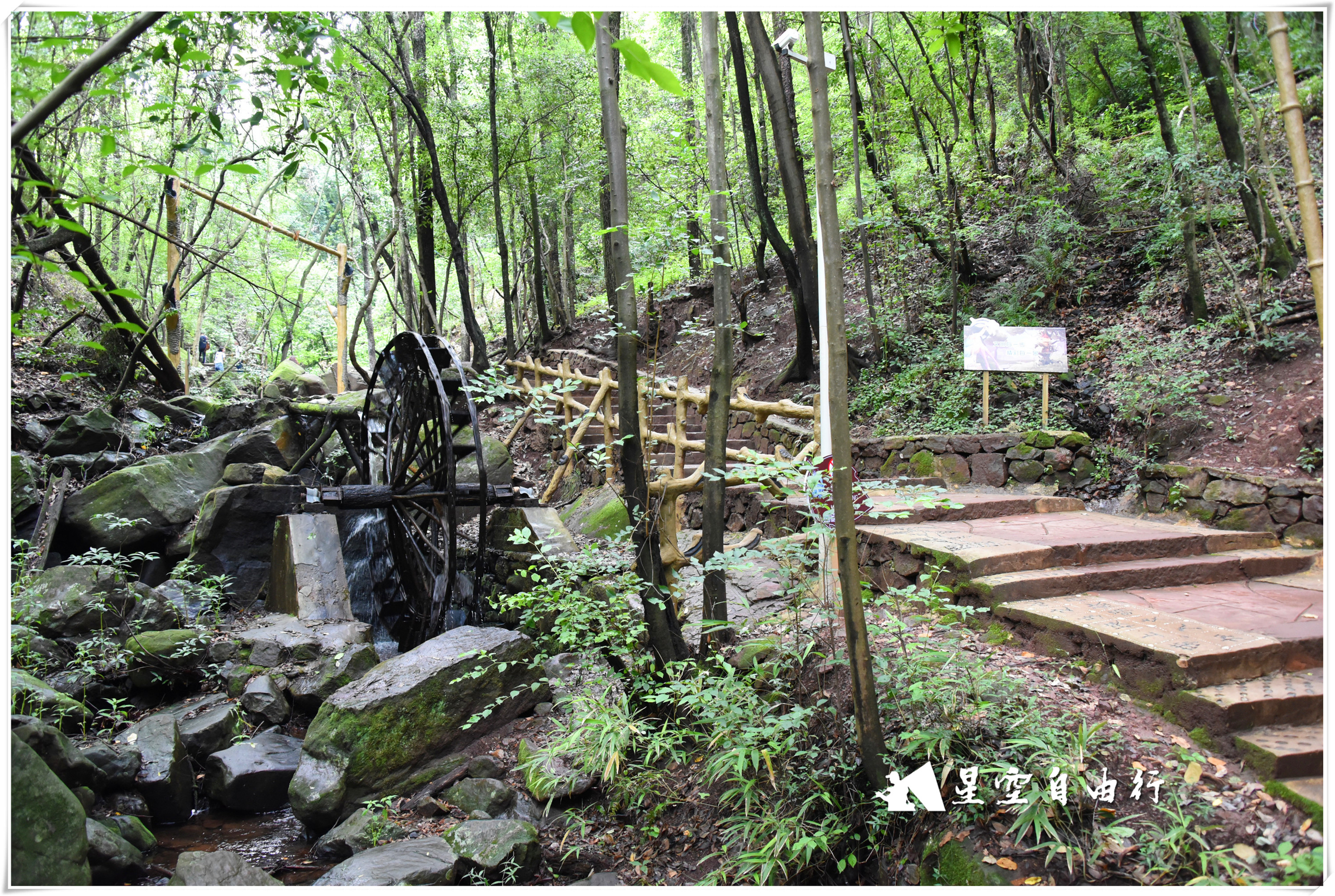 玻璃桥青龙峡,大瀑布玻璃栈道有碎裂效果吗