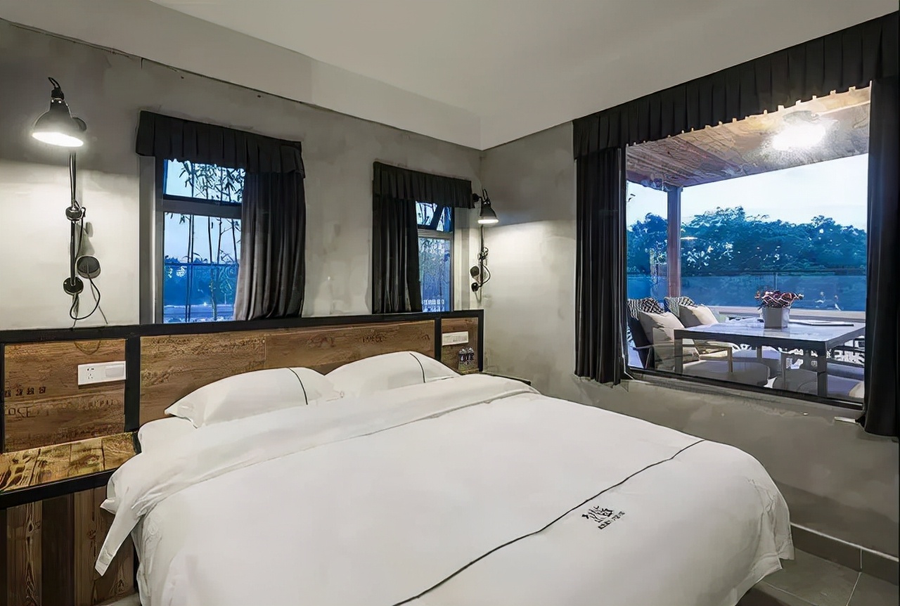 深圳大鹏古城边坐拥海岸线边的民宿，打卡百年古城丨巢里巢外