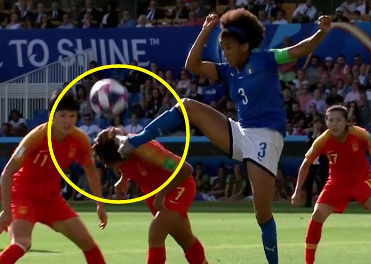 王霜被韩国人踢原视频,王霜被韩国女足踢倒慢动作