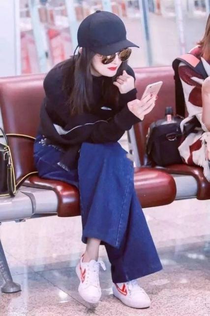 刘雯穿t恤,时尚超模刘雯穿搭