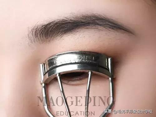 怎么用睫毛夹刷睫毛,三分钟学会夹睫毛和刷睫毛