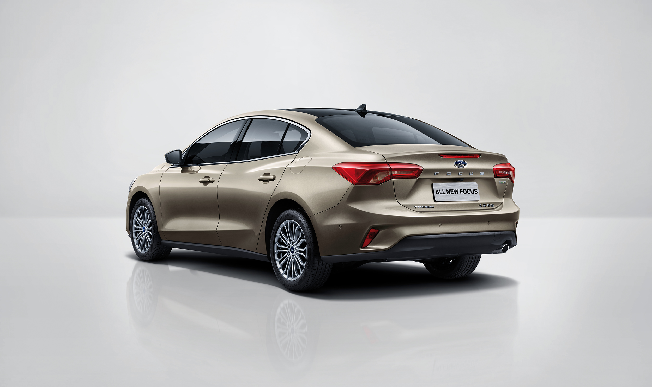 两厢车驾驶感受和三厢有区别吗,两厢车和三厢车差别在哪