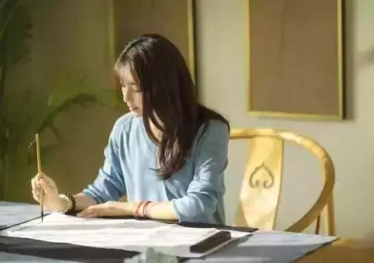 一露成名乔碧萝：她掀开了网红直播的最后一层遮羞布