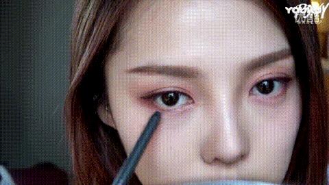 两秒钟搞定一个眼妆,手把手教气质减龄眼妆画法